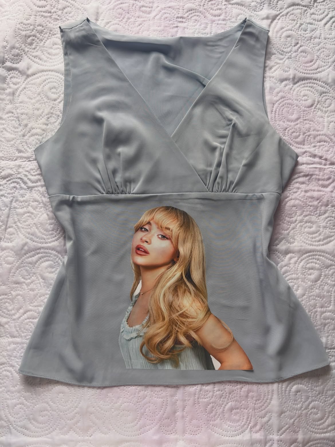 Blusinha Sabrina Carpenter